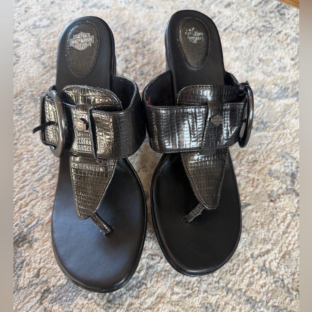 Harley-Davidson Black Wedge Sandal Thong with Buckle - Picture 3 of 6